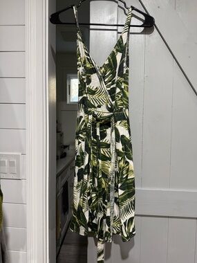 H&M Green and White Tropical Print Midi Dress